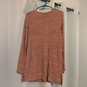 Peach colored tunic style top w/ pockets